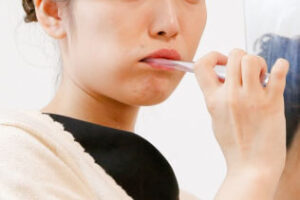 飛沫を防ぐ口閉じ歯磨き