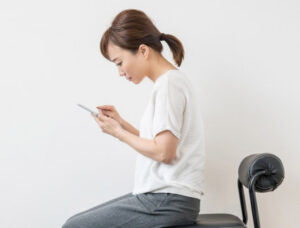 スマホの見下ろし姿勢